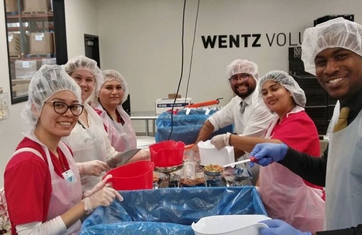 UEI College in Encino Campus’ Students Are Dedicated to Community Service! - UEI COllege UEI College students