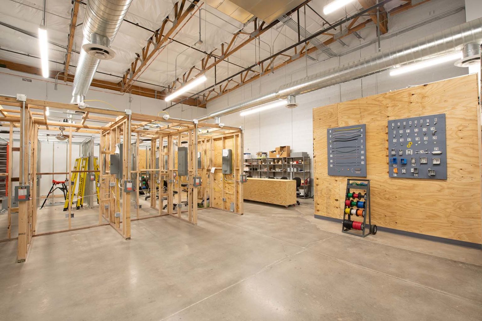 Electrician Training School in Mesa, AZ UEI College