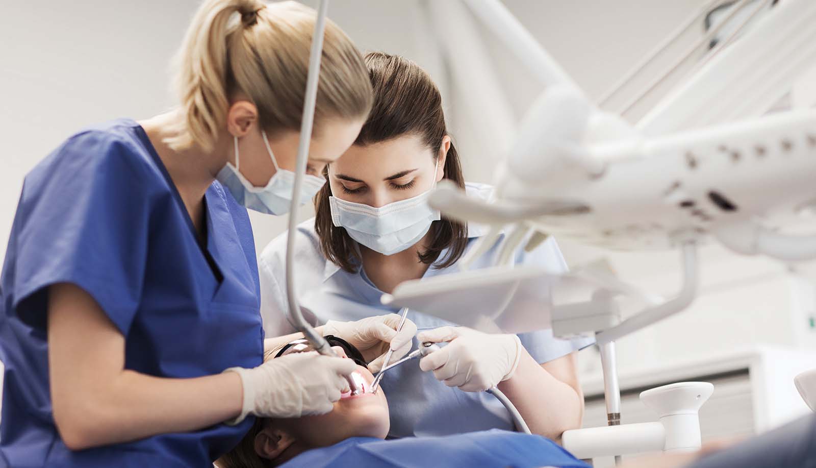 female-dental-assistants