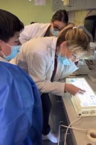 dental-assistant-student-learning