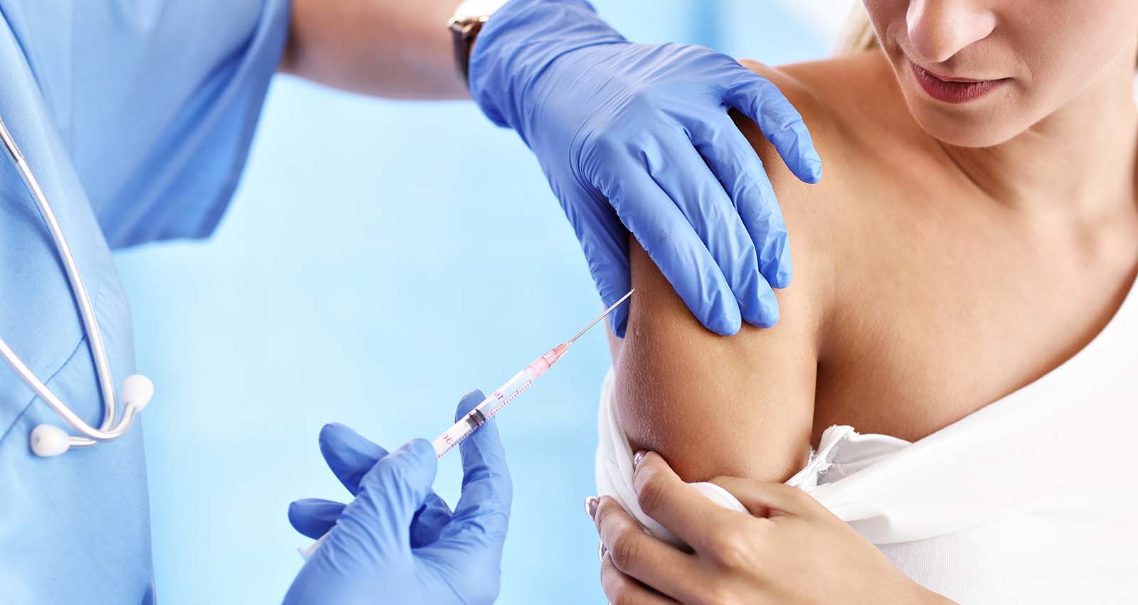 medical-assistant-giving-injection