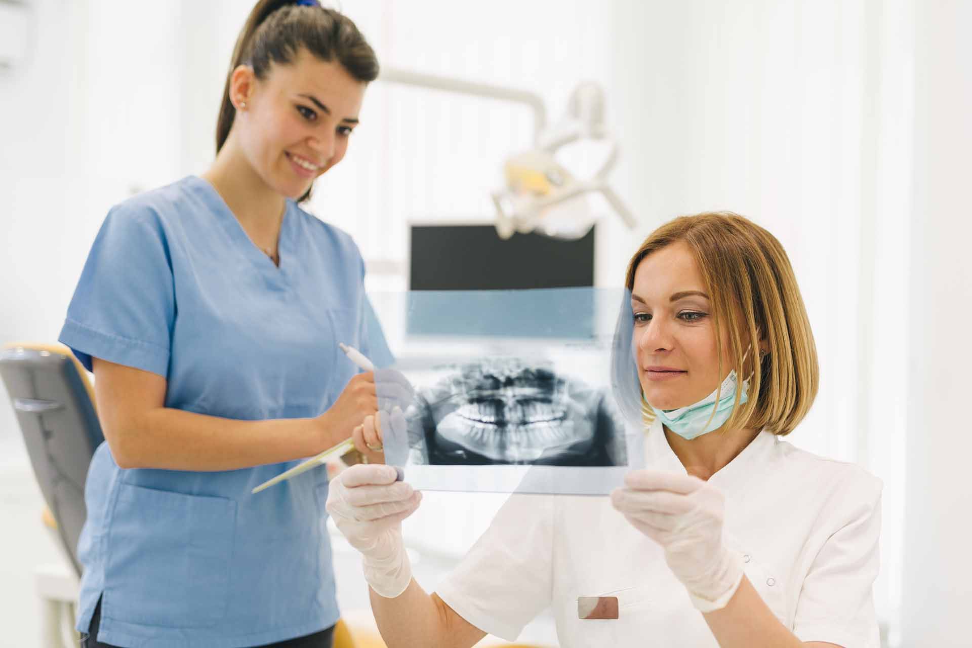 dental-assistant-and-dentist