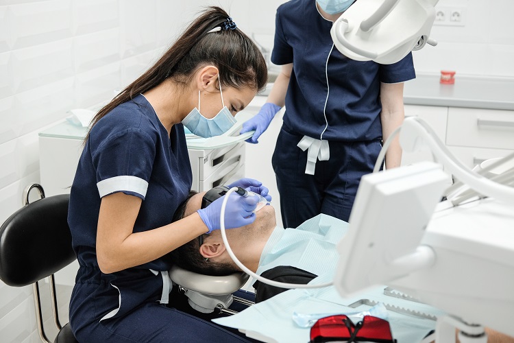 Top 5 Benefits of Working as a Dental Assistant - UEI College